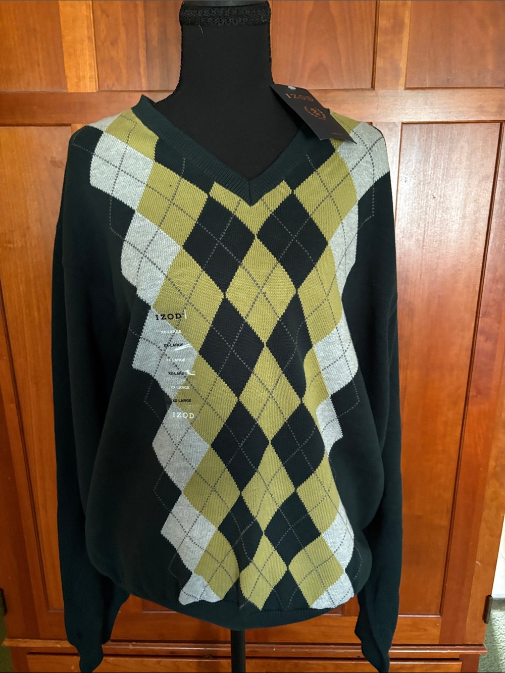 Izod Men’s V-Neck Argyle Sweater - Green